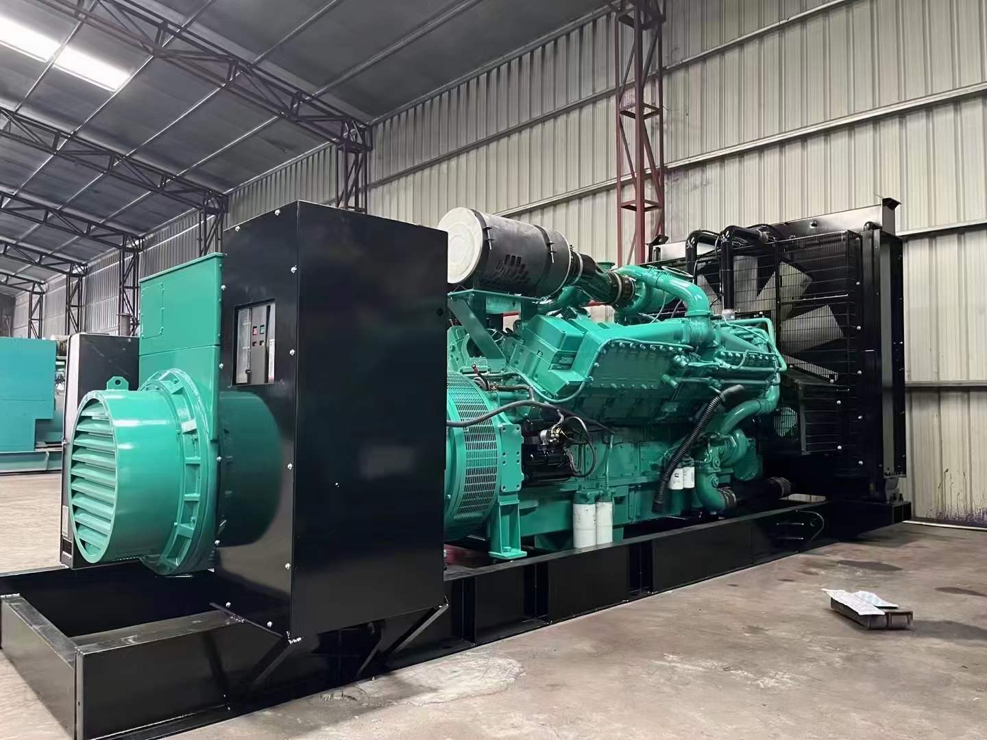 曲松如何降低 800kW 柴油发电机输出电流的波动？