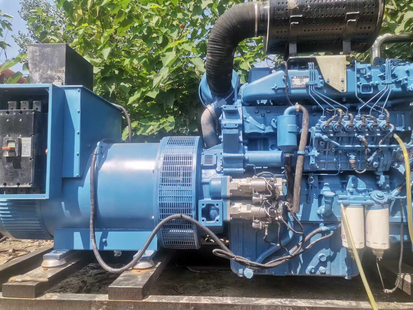 曲松详细说明降低 800kW 柴油发电机输出电流波动的方法