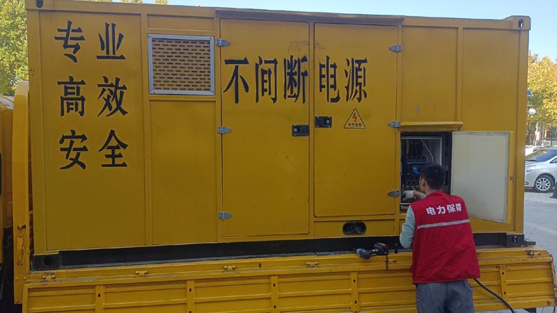 曲松柴油发电机组和UPS电源配合使用时，如何避免切换过程中的电力中断？